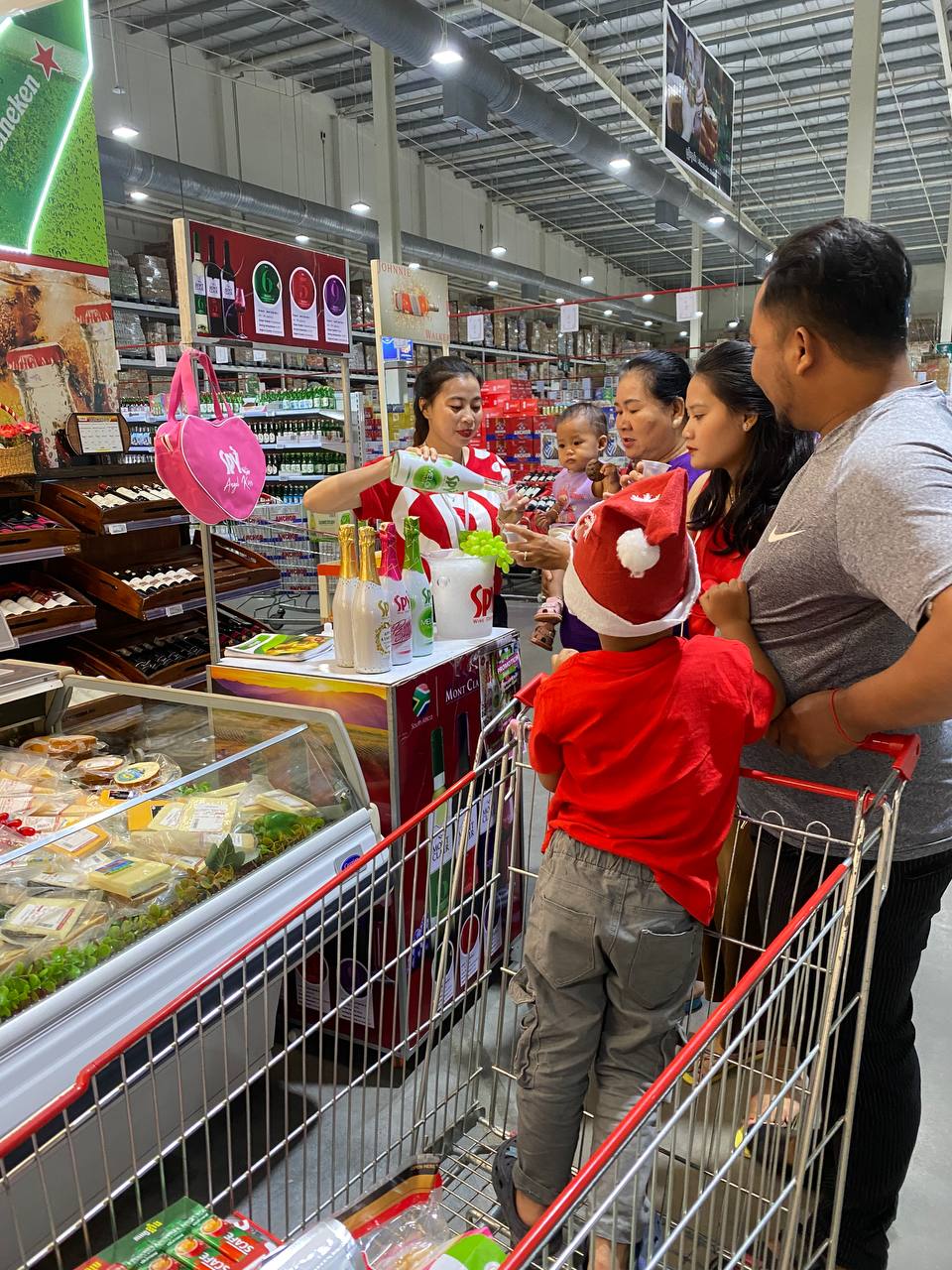 SPY Sparkle Fruit Revolutionizing FMCG Distribution with Da Houg Heng at Makro Cambodia - Image 20